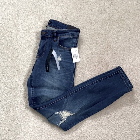 NWT! STS Blue Distressed Skinny Jeans - Picture 1 of 3